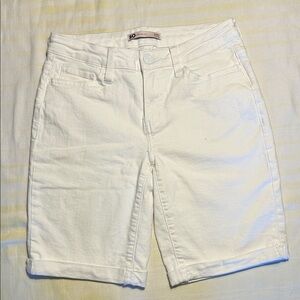 SO White Women's Bermuda Shorts - Classic Summer Staple size 3/26W